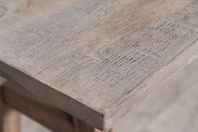 henley-oak-dining-table-silverback-close-up